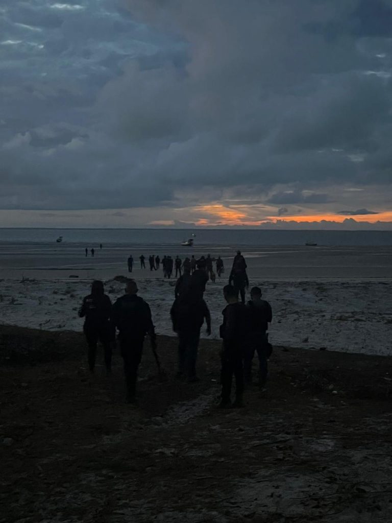 Os policiais embarcaram com destino à ilha, em um trajeto de três horas de viagem. (Foto: Divulgação/PC-MA)