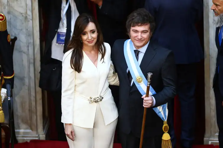 Vice-presidente Victoria Villarruel e presidente eleito Javier Milei, no Congresso Nacional da Argentina. (Matias Baglietto/REUTERS)