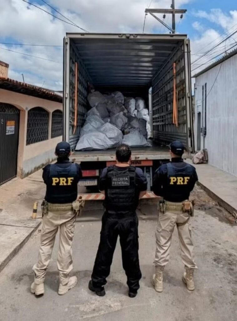 Receita Federal e Polícia Rodoviária Federal apreendem mercadorias falsificadas em São Luís. (Foto: Divulgação/Receita Federal)